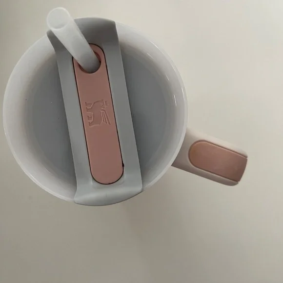 Stanley Quencher 30oz Baby Pink - Picture 3 of 4